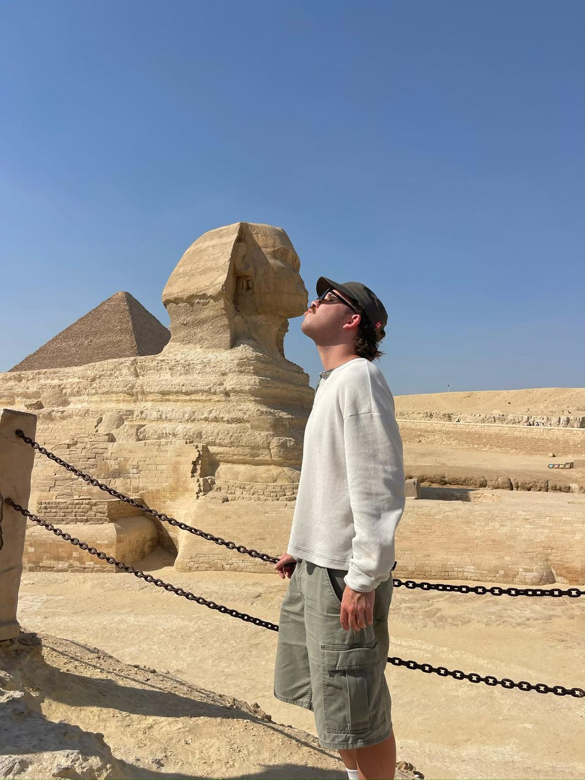 Archive Army Cap in khaki green in front of the Sphinx